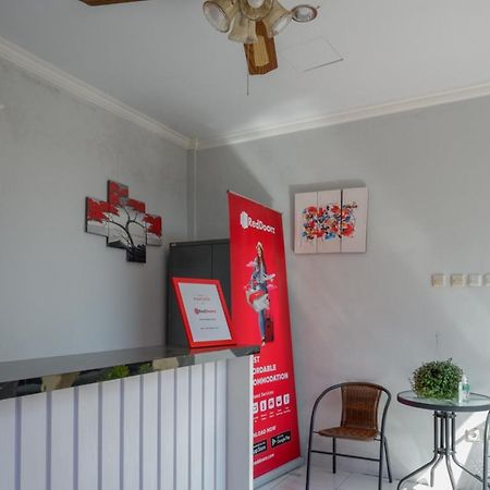Reddoorz Near Padang Golf Adisucipto Hotell Potrojayan Eksteriør bilde